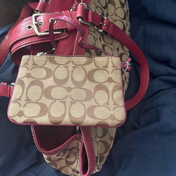 Authentic Coach bag with matching coin purse wristlet.  Pink and Beige. - Picture 8 of 8